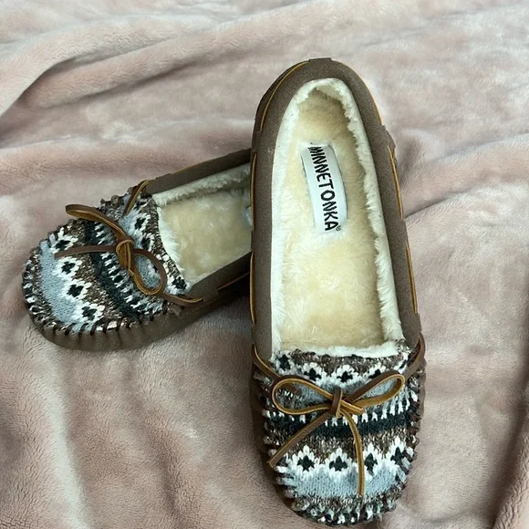 New Minnetonka Cally Slippers Womens Size 7 - Picture 1 of 2